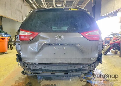 2015 Toyota Sienna Xle z USA, uszkodzony, nr VIN 5TDDK3DC1FS119568